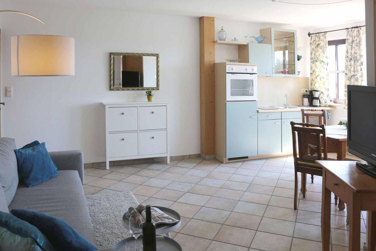 Schmitt Apartment *